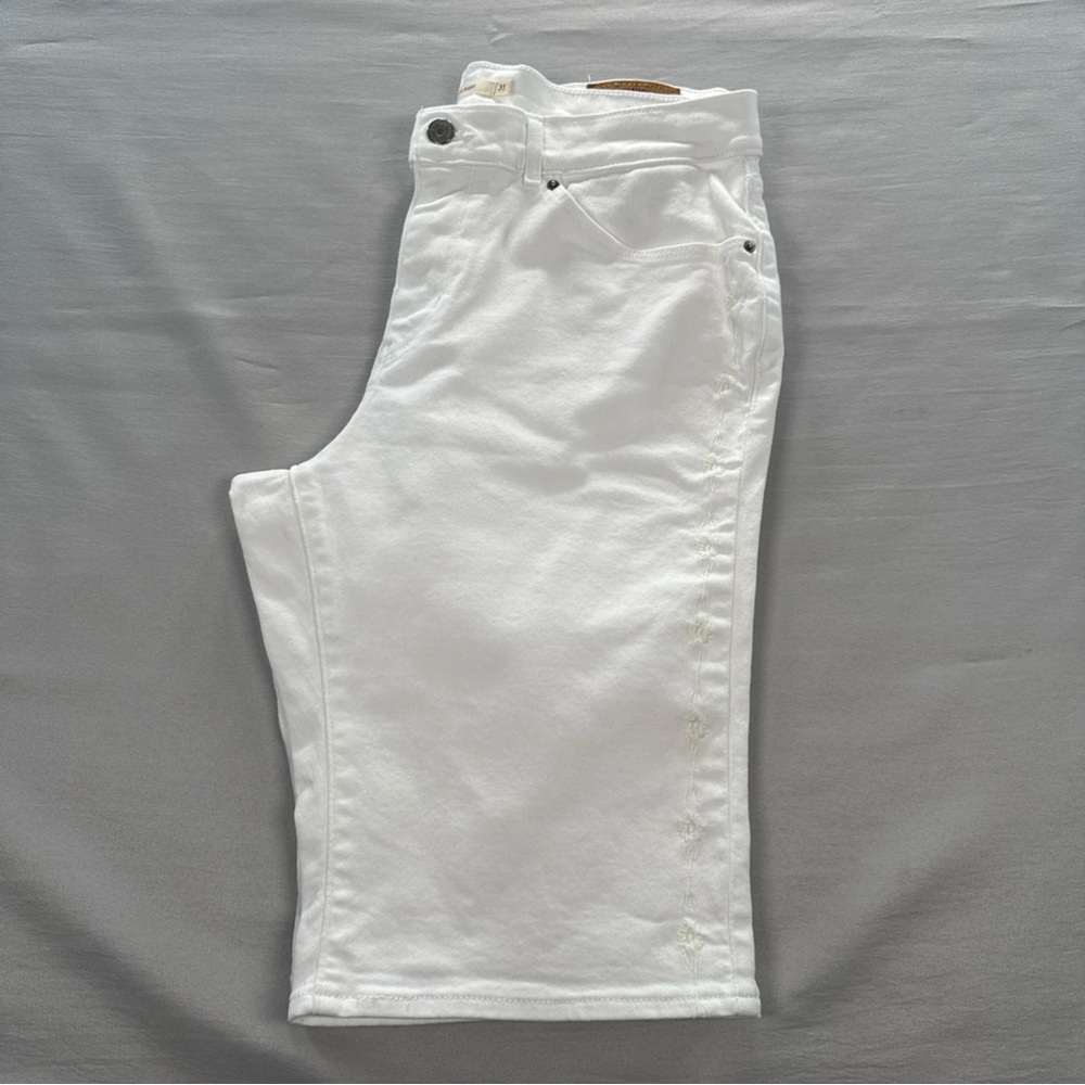 Levi’s Bermuda Jean Shorts Womens 31 White Floral Embroidery Stretch Jorts EUC - Picture 8 of 12
